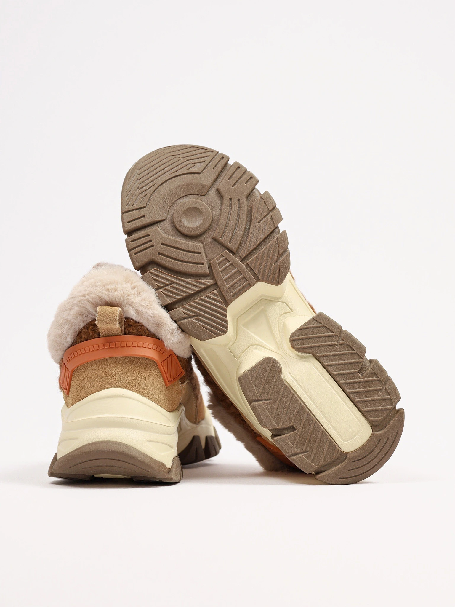 Кроссовки комбинированные с оторочкой мехом